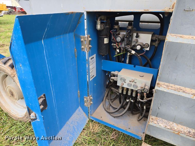 image for item EQ3680 2004 Genie  5390RT scissor lift