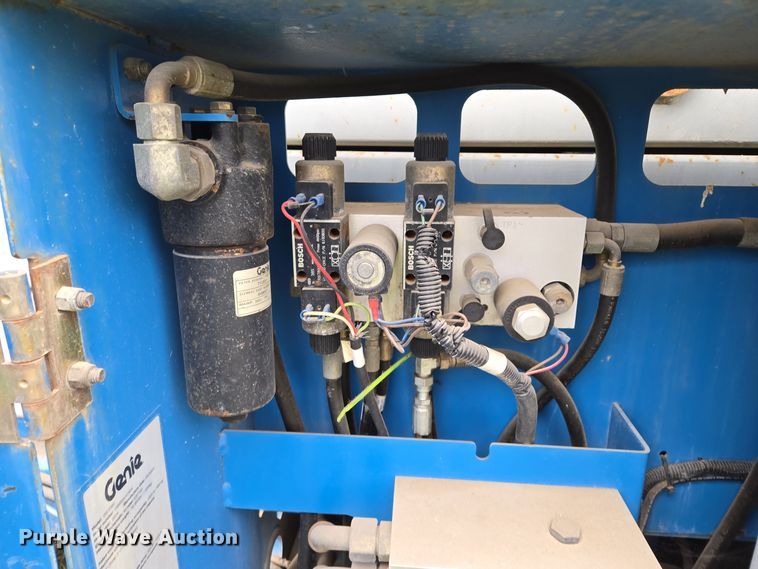 image for item EQ3680 2004 Genie  5390RT scissor lift