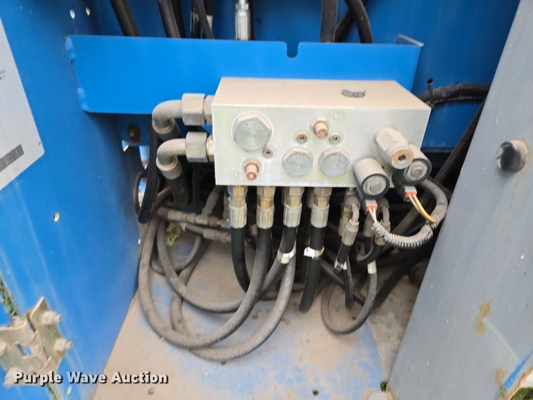 image for item EQ3680 2004 Genie  5390RT scissor lift