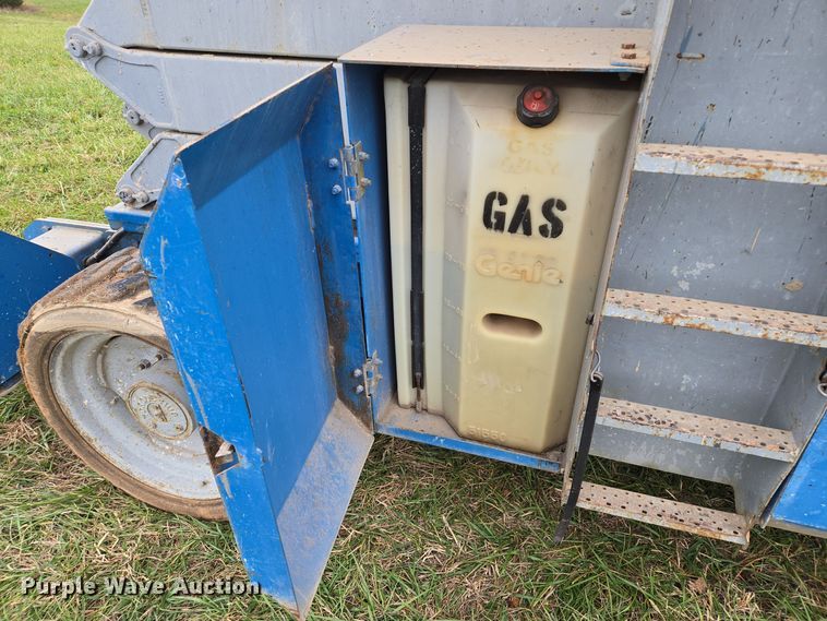 image for item EQ3680 2004 Genie  5390RT scissor lift