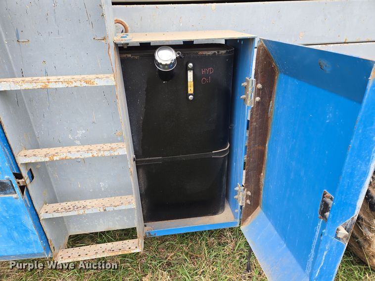 image for item EQ3680 2004 Genie  5390RT scissor lift