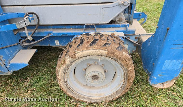 image for item EQ3680 2004 Genie  5390RT scissor lift