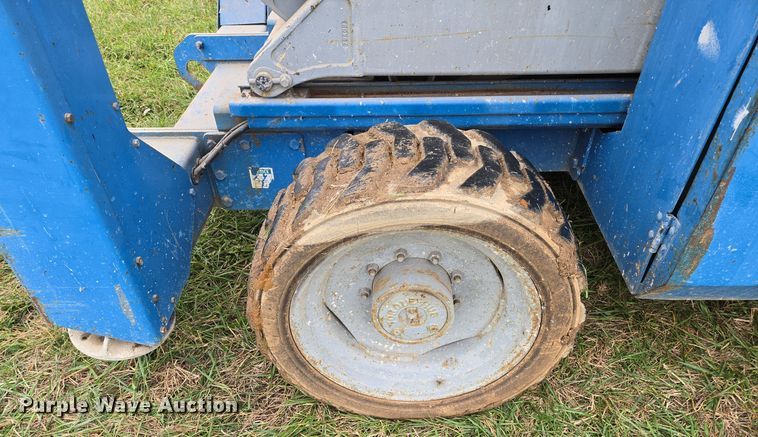 image for item EQ3680 2004 Genie  5390RT scissor lift