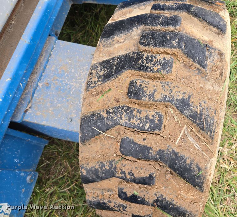 image for item EQ3680 2004 Genie  5390RT scissor lift