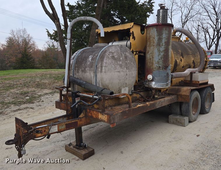 image for item EQ3683 Vac-Tron PMD-800 vacuum trailer