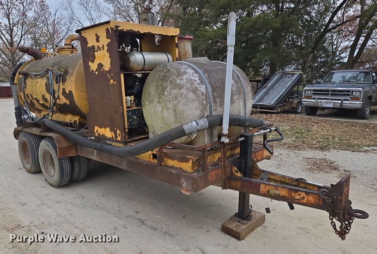 image for item EQ3683 Vac-Tron PMD-800 vacuum trailer