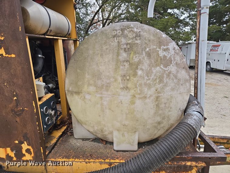 image for item EQ3683 Vac-Tron PMD-800 vacuum trailer