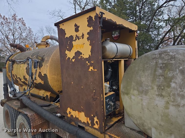 image for item EQ3683 Vac-Tron PMD-800 vacuum trailer