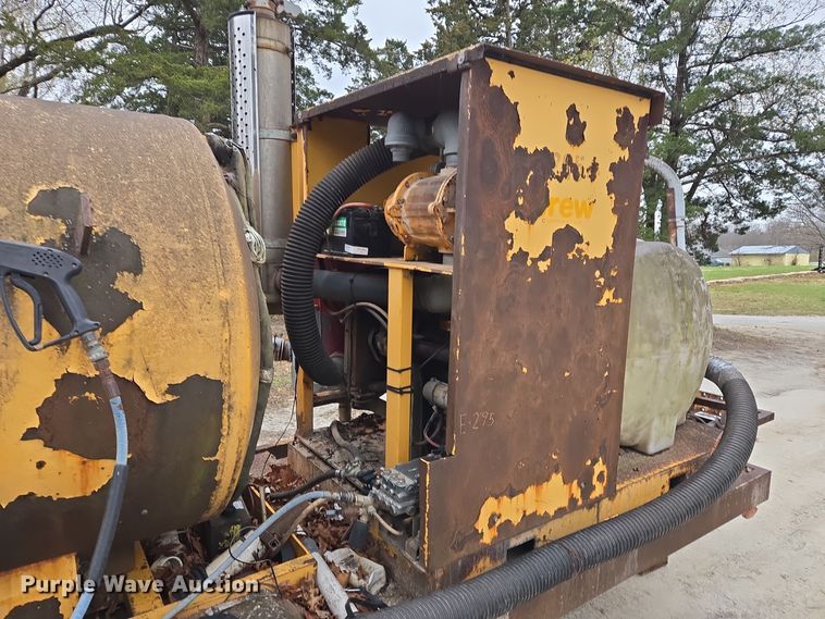 image for item EQ3683 Vac-Tron PMD-800 vacuum trailer