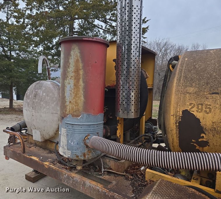 image for item EQ3683 Vac-Tron PMD-800 vacuum trailer