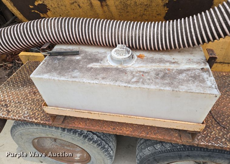 image for item EQ3683 Vac-Tron PMD-800 vacuum trailer