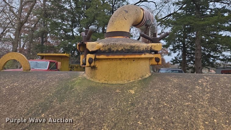 image for item EQ3683 Vac-Tron PMD-800 vacuum trailer