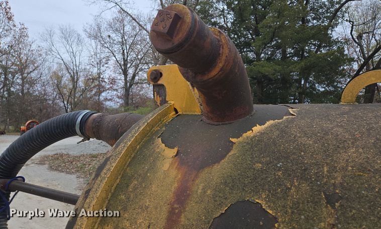 image for item EQ3683 Vac-Tron PMD-800 vacuum trailer