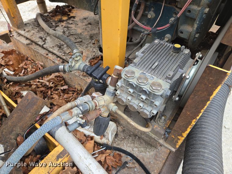 image for item EQ3683 Vac-Tron PMD-800 vacuum trailer