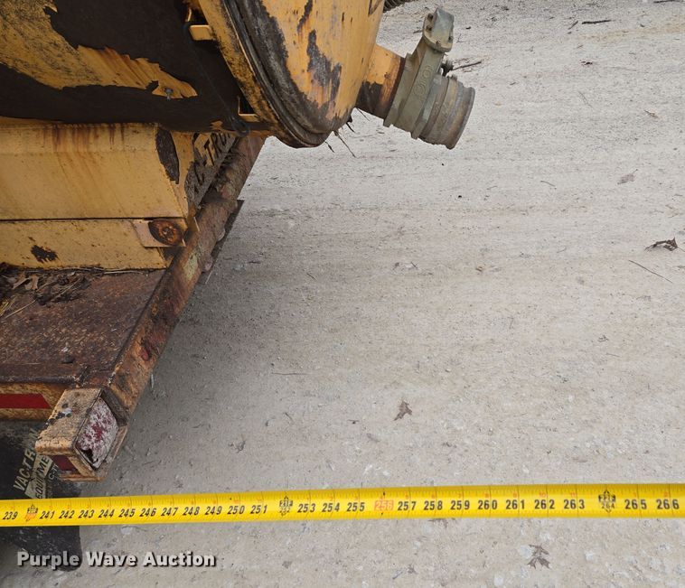 image for item EQ3683 Vac-Tron PMD-800 vacuum trailer