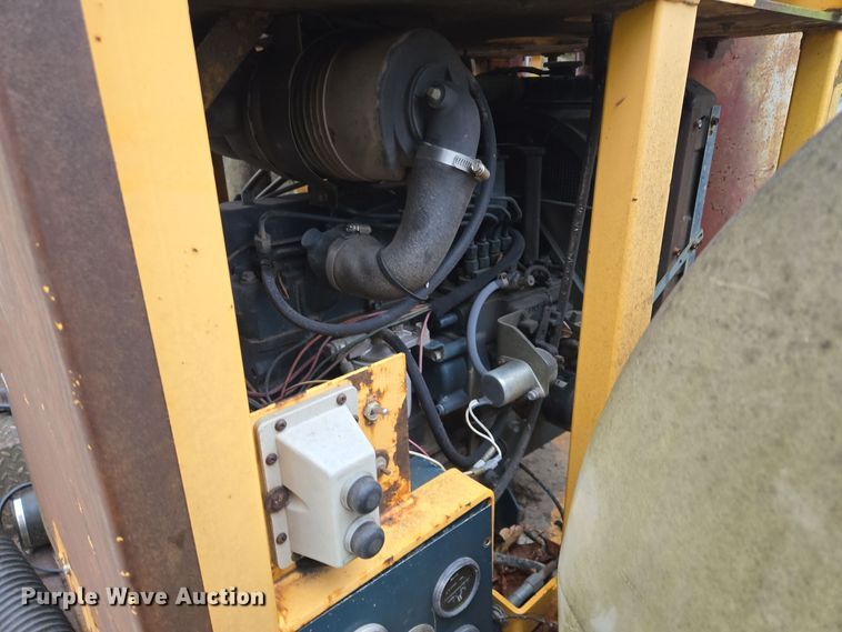 image for item EQ3683 Vac-Tron PMD-800 vacuum trailer