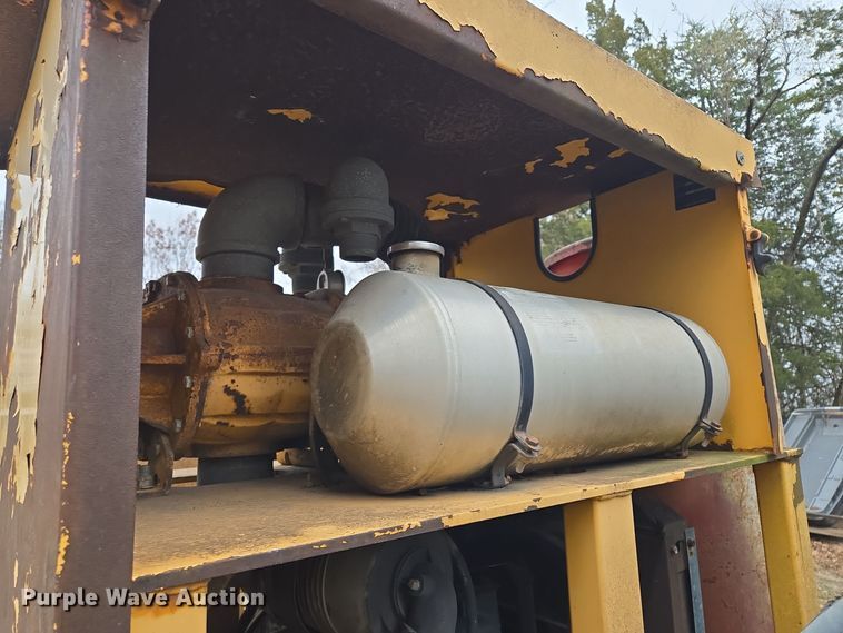 image for item EQ3683 Vac-Tron PMD-800 vacuum trailer