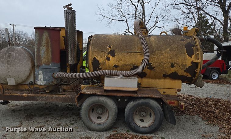 image for item EQ3683 Vac-Tron PMD-800 vacuum trailer