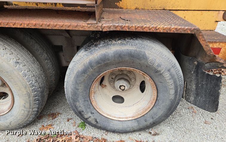 image for item EQ3683 Vac-Tron PMD-800 vacuum trailer