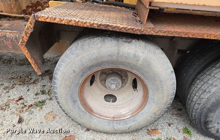 image for item EQ3683 Vac-Tron PMD-800 vacuum trailer