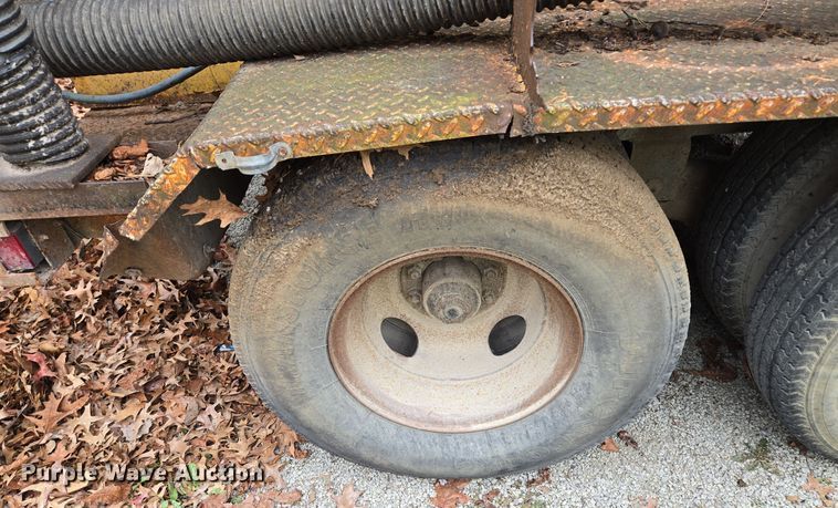 image for item EQ3683 Vac-Tron PMD-800 vacuum trailer