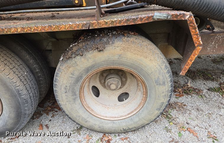 image for item EQ3683 Vac-Tron PMD-800 vacuum trailer