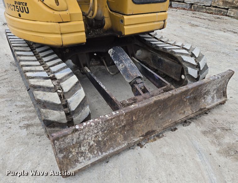image for item EQ3685 Komatsu  PC75UU-2 mini excavator