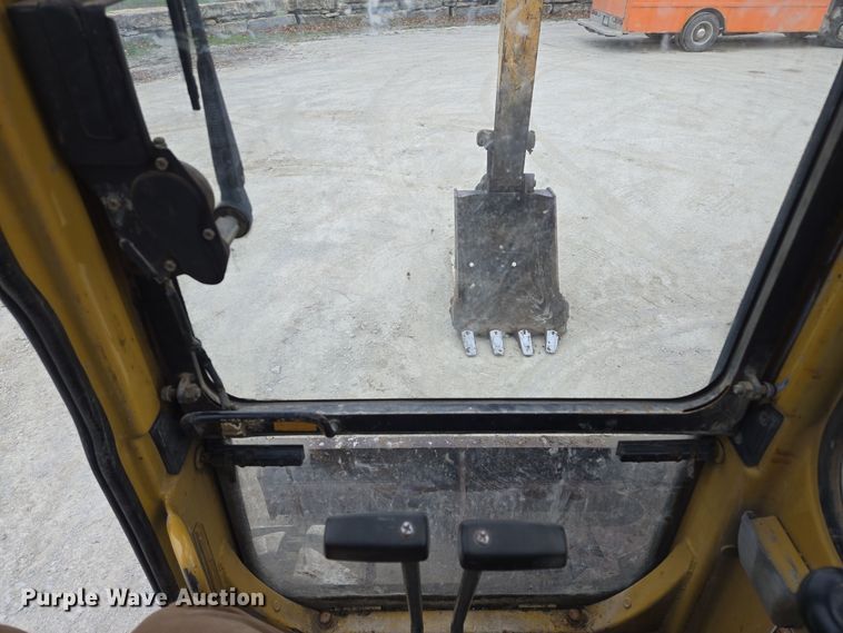 image for item EQ3685 Komatsu  PC75UU-2 mini excavator