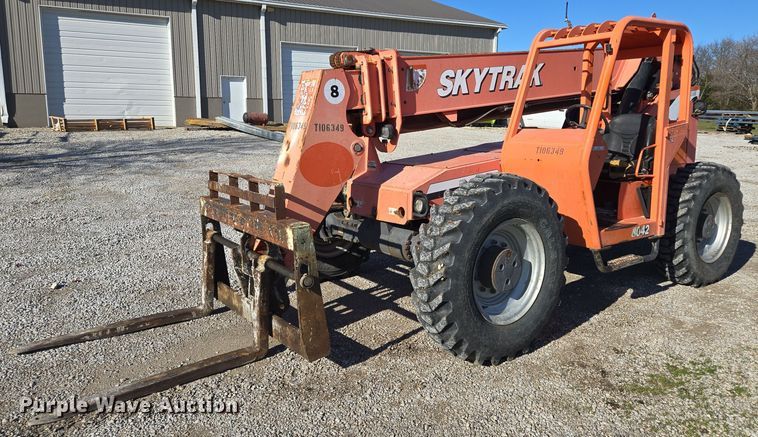 image for item EQ3686 2006 Sky Trak 8042 telehandler