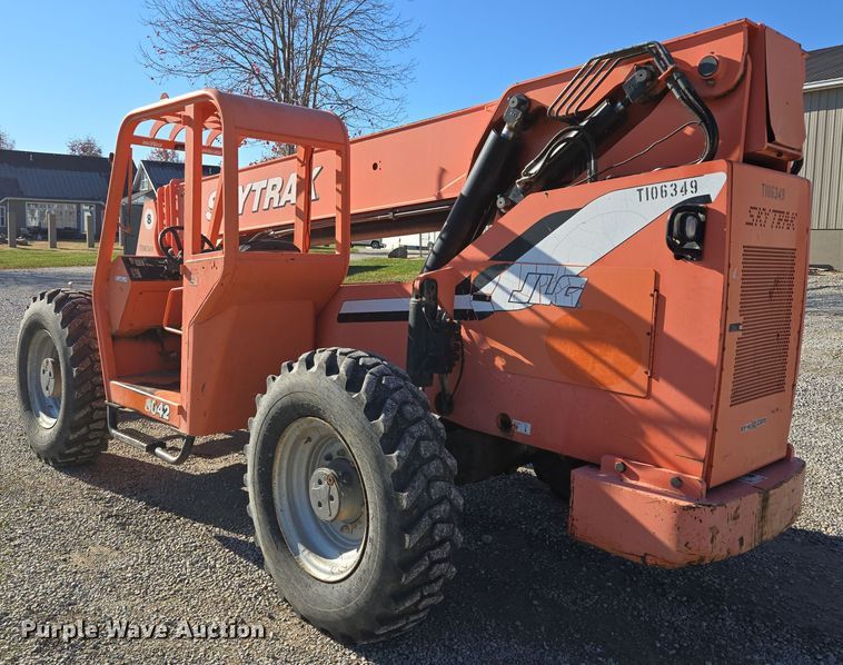 image for item EQ3686 2006 Sky Trak 8042 telehandler