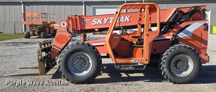 image for item EQ3686 2006 Sky Trak 8042 telehandler