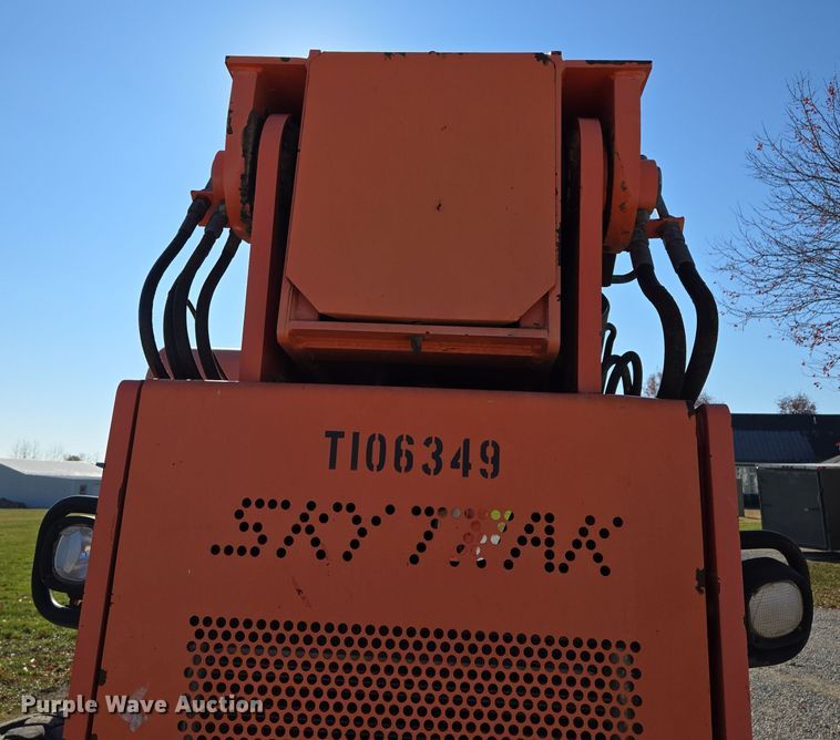 image for item EQ3686 2006 Sky Trak 8042 telehandler