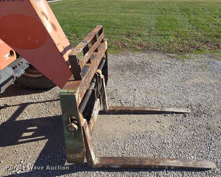 image for item EQ3686 2006 Sky Trak 8042 telehandler