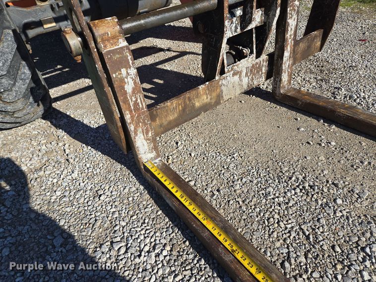 image for item EQ3686 2006 Sky Trak 8042 telehandler