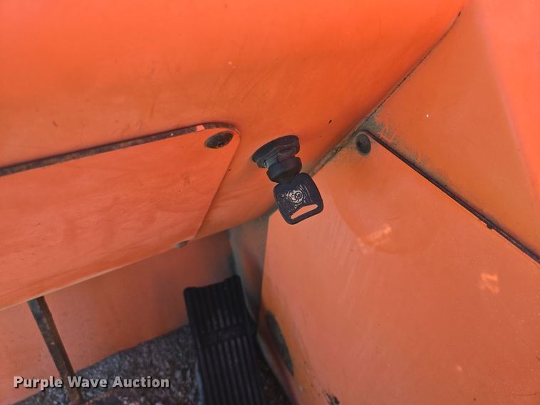 image for item EQ3686 2006 Sky Trak 8042 telehandler