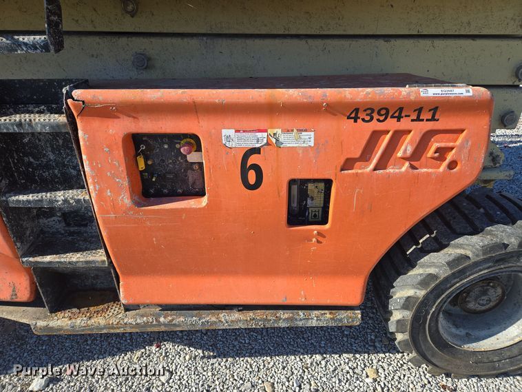 image for item EQ3687 2007 JLG 4394RT scissor lift