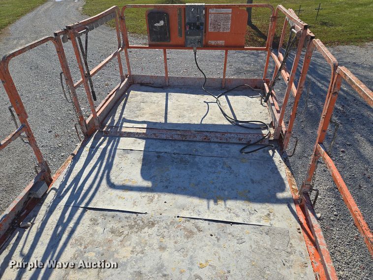 image for item EQ3687 2007 JLG 4394RT scissor lift