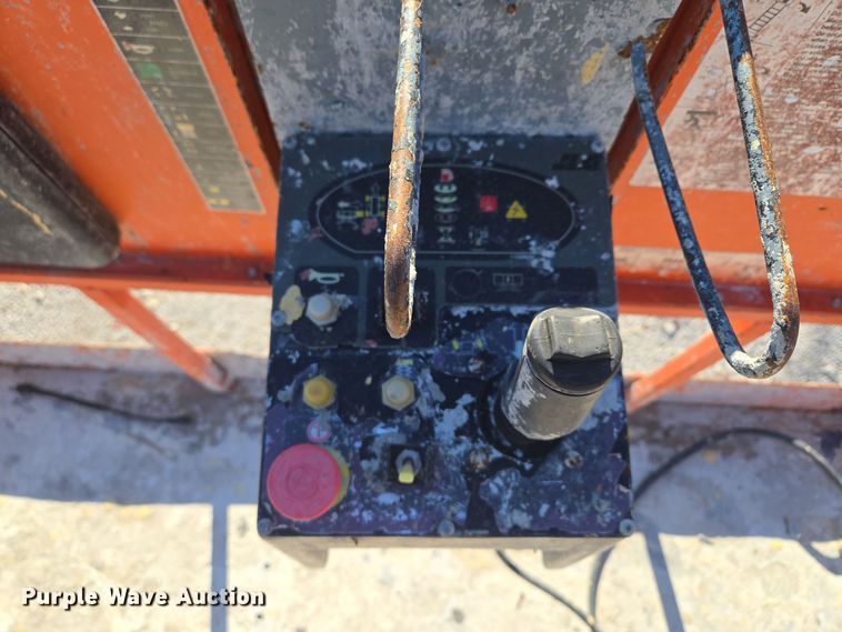 image for item EQ3687 2007 JLG 4394RT scissor lift