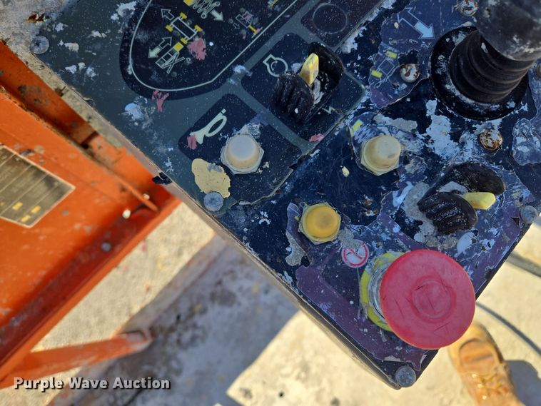 image for item EQ3687 2007 JLG 4394RT scissor lift