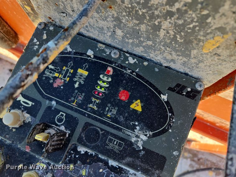 image for item EQ3687 2007 JLG 4394RT scissor lift