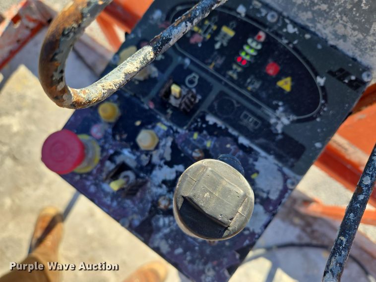 image for item EQ3687 2007 JLG 4394RT scissor lift