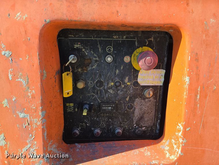 image for item EQ3687 2007 JLG 4394RT scissor lift