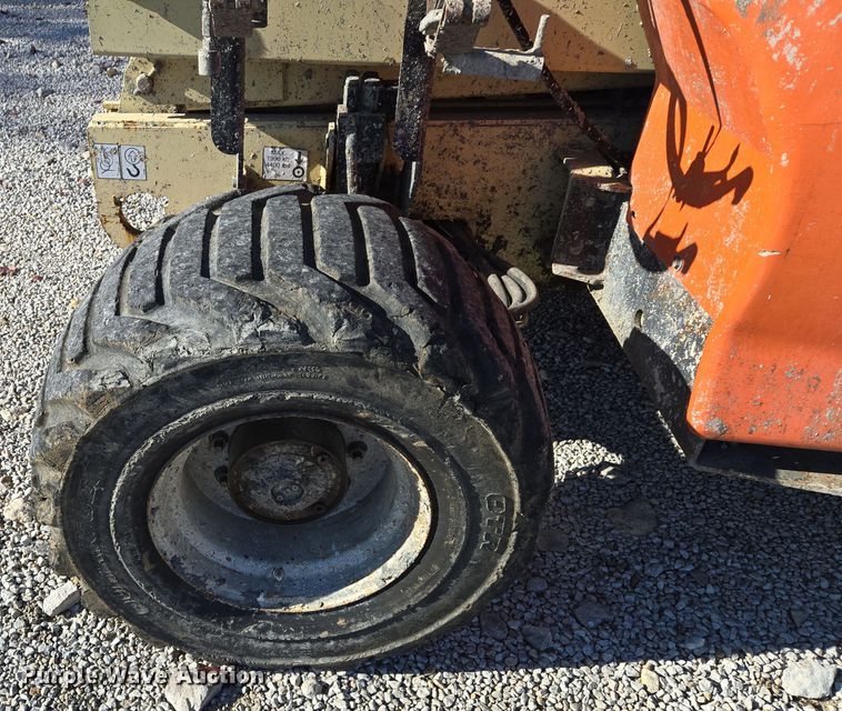 image for item EQ3687 2007 JLG 4394RT scissor lift