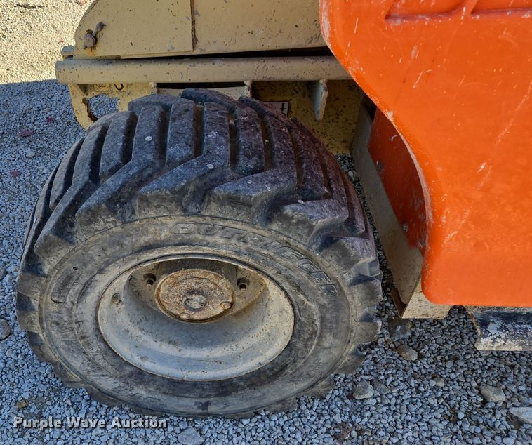 image for item EQ3687 2007 JLG 4394RT scissor lift