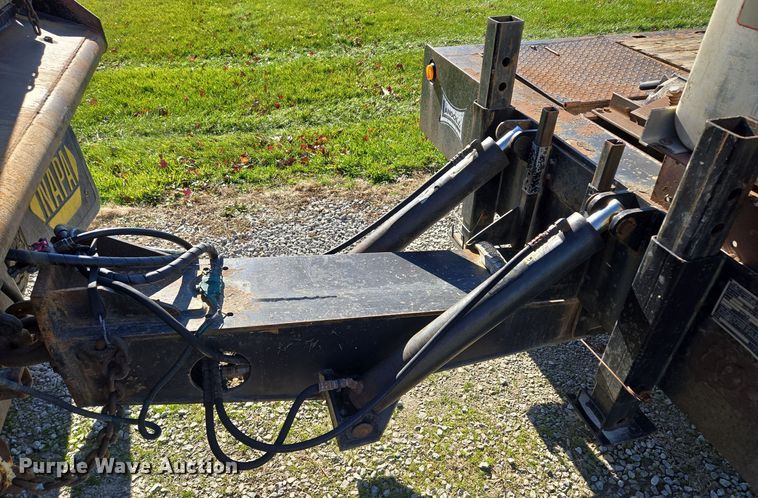 image for item EQ3688 1997 Landoll tilt deck equipment trailer