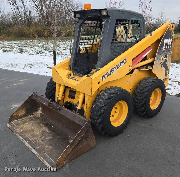 image for item EQ3692 2008 Mustang  2066 skid steer loader