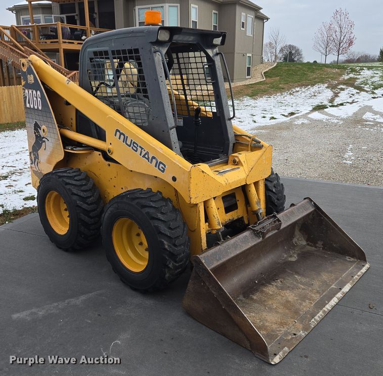 image for item EQ3692 2008 Mustang  2066 skid steer loader