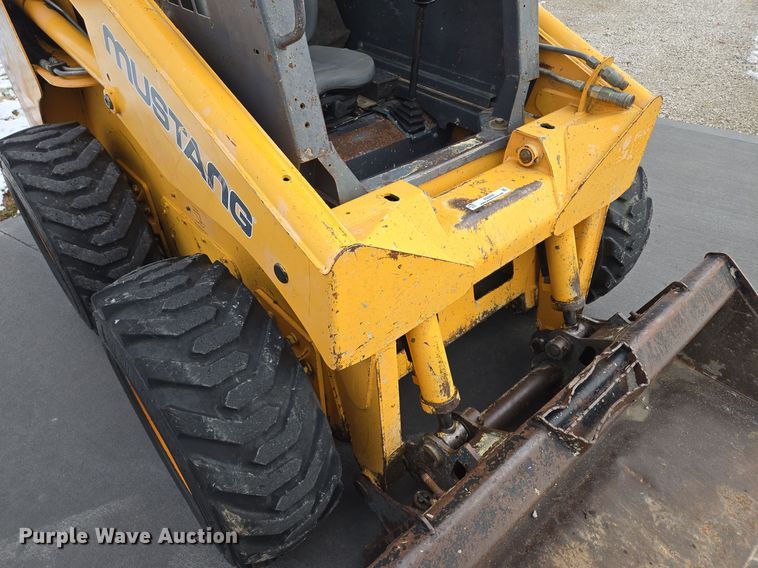 image for item EQ3692 2008 Mustang  2066 skid steer loader