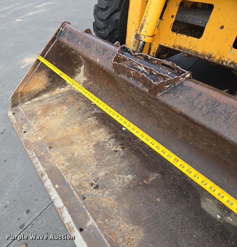 image for item EQ3692 2008 Mustang  2066 skid steer loader