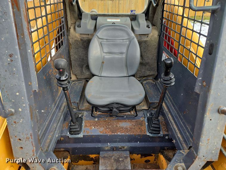image for item EQ3692 2008 Mustang  2066 skid steer loader
